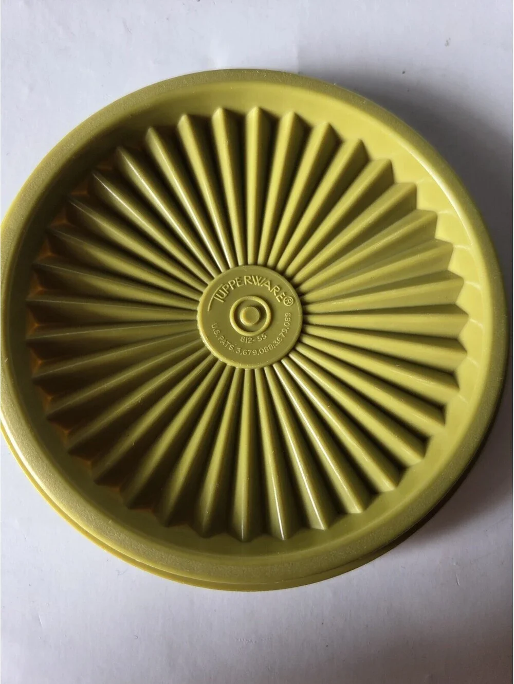 Vintage Tupperware Green Replacement Round Lid # 812 - 55 SG2